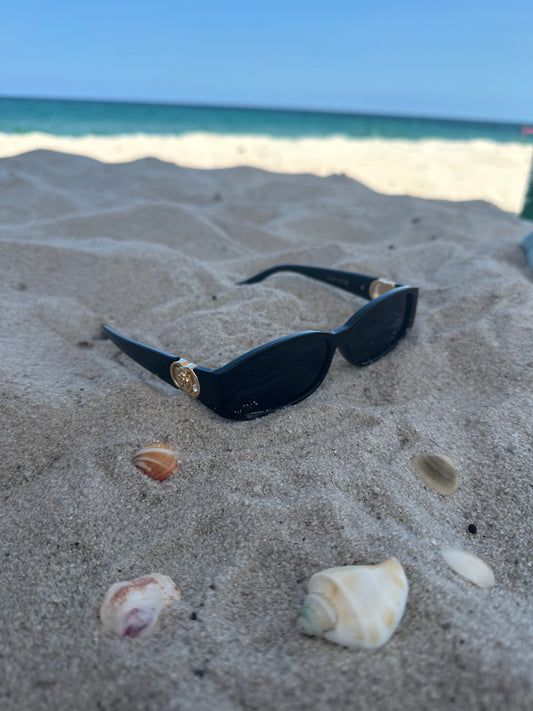 Two Ring Golden Flower Hing Black Sunglasses