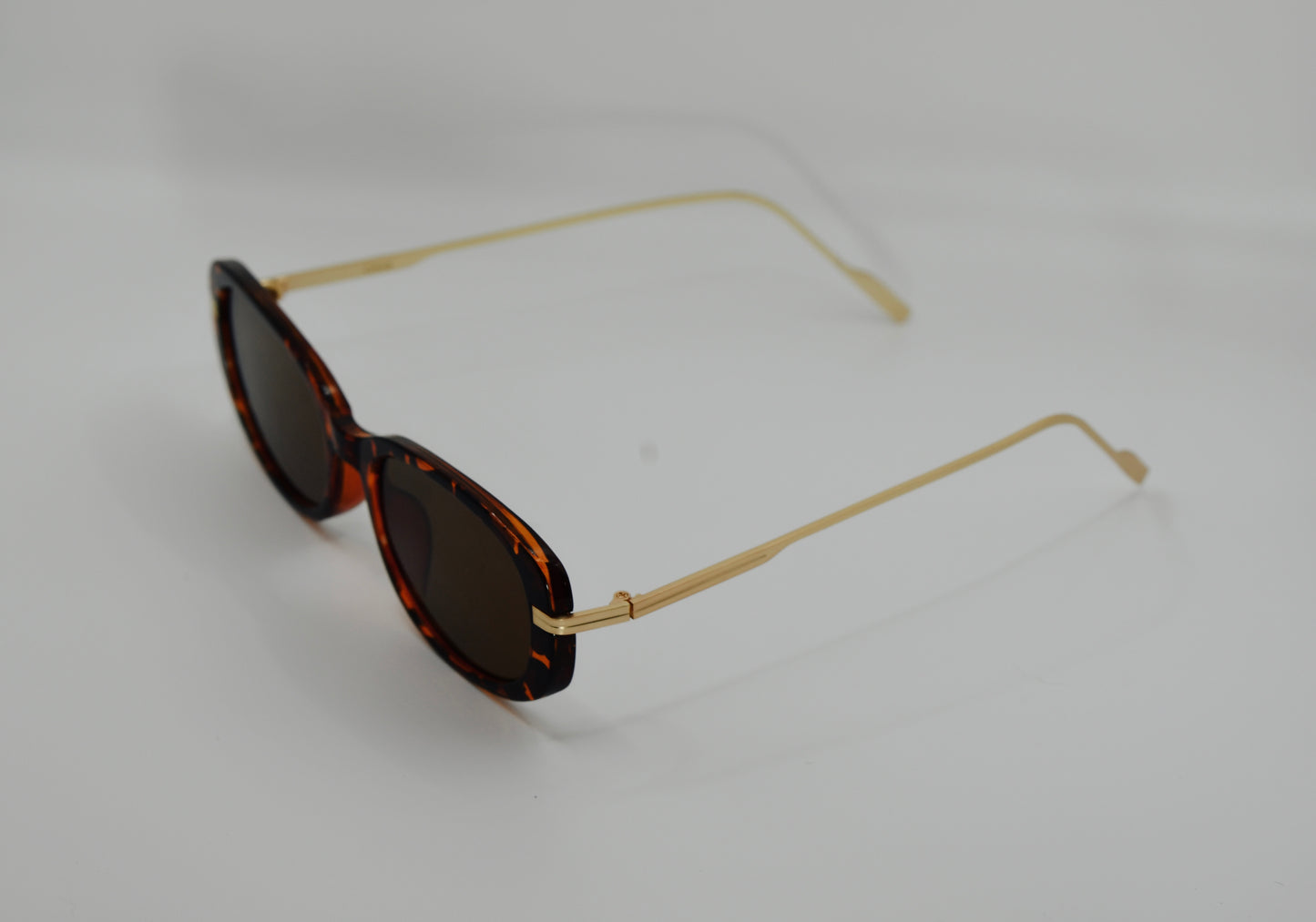 Minimal croc with gold handles