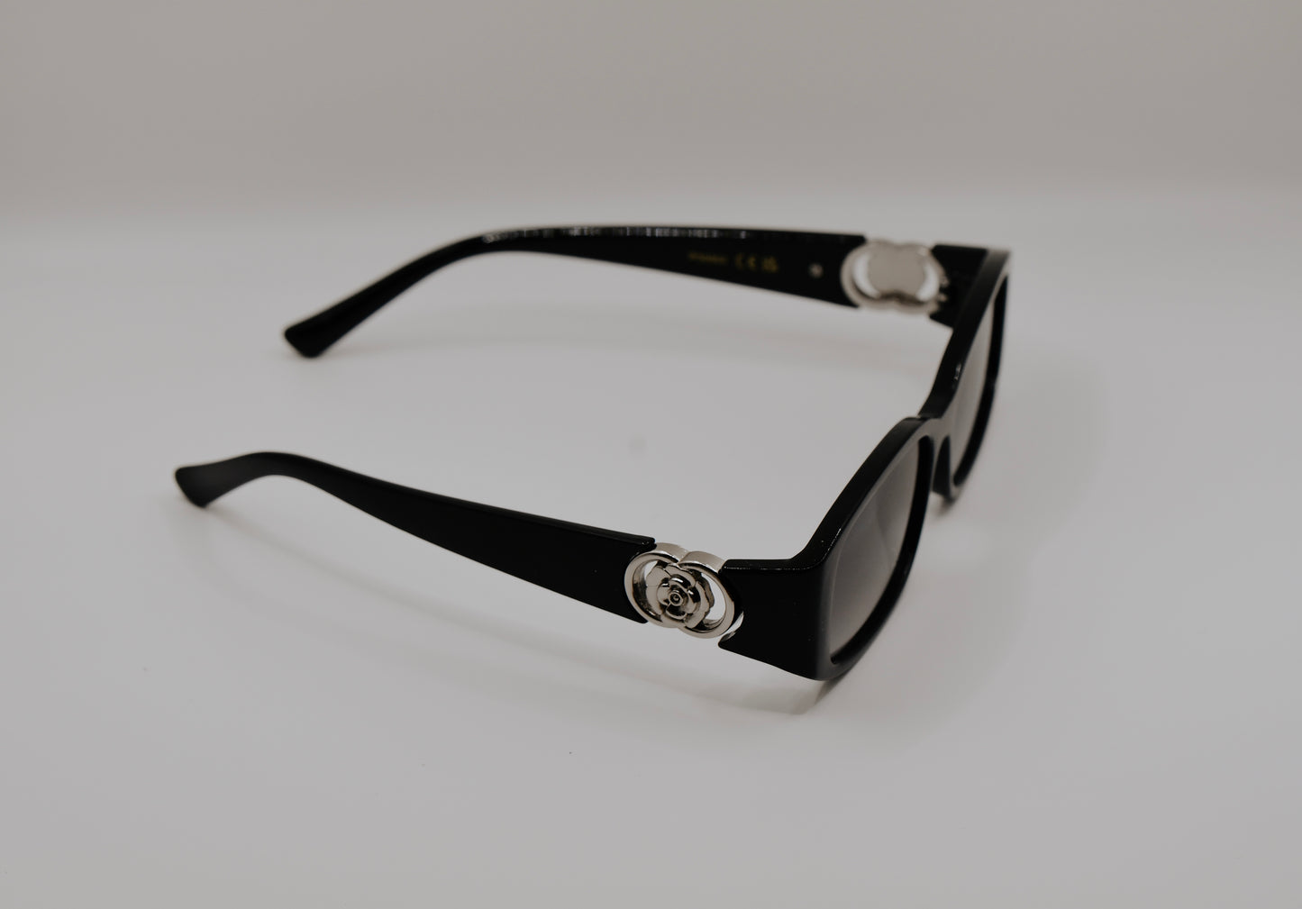 Two Ring Silver Flower Hinge Black Sunglasses
